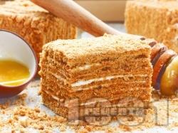 Руска торта Медовик с домашен крем от заквасена сметана и крема сирене - снимка на рецептата